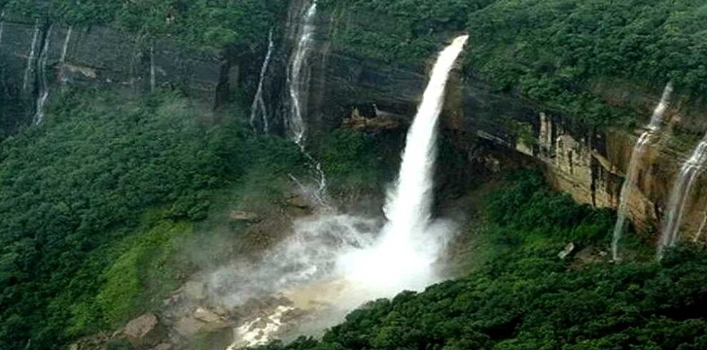 wah kaba falls tour
